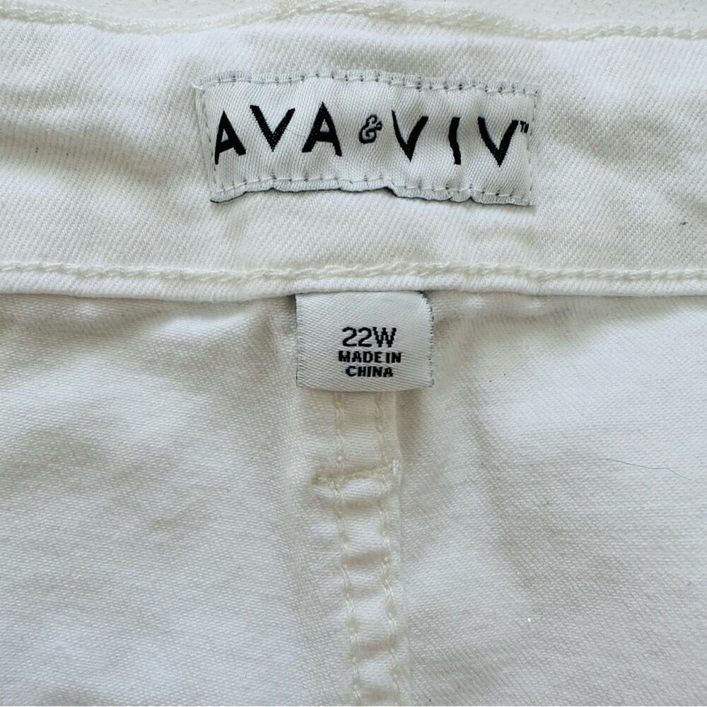AVA & VIV Shorts White High Rise No Gap Waist Bermuda Denim Jean Plus 22W NEW - Picture 2 of 12